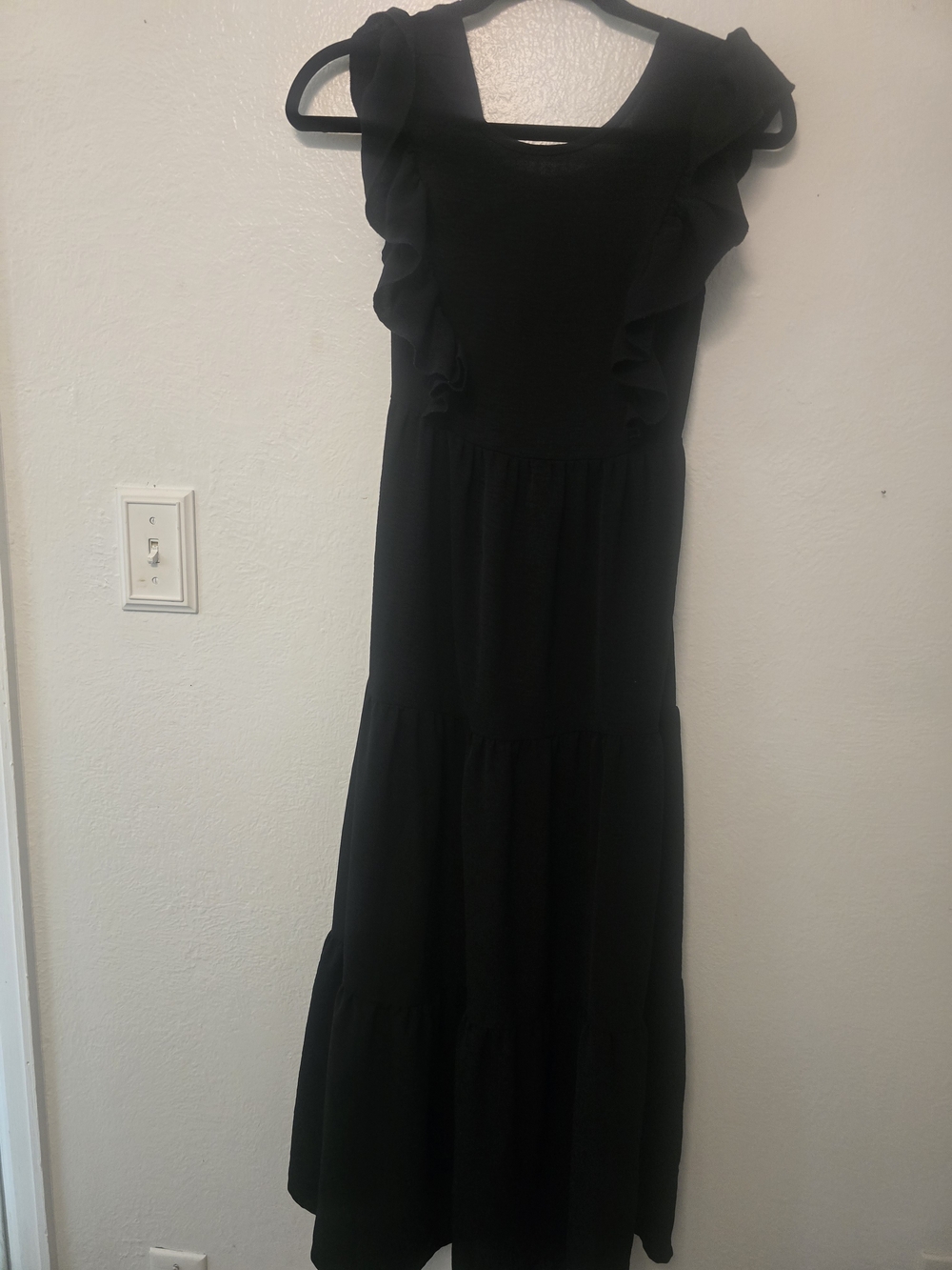 Source Unknown Black Ruffle Midi Dress